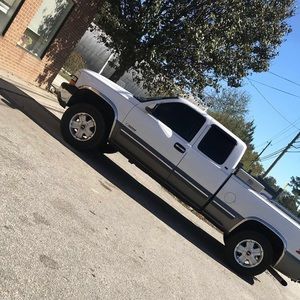 Meet your Posher, Emiliano